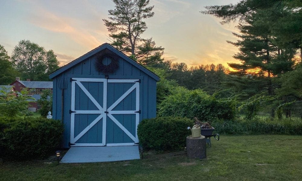 blue garden barn